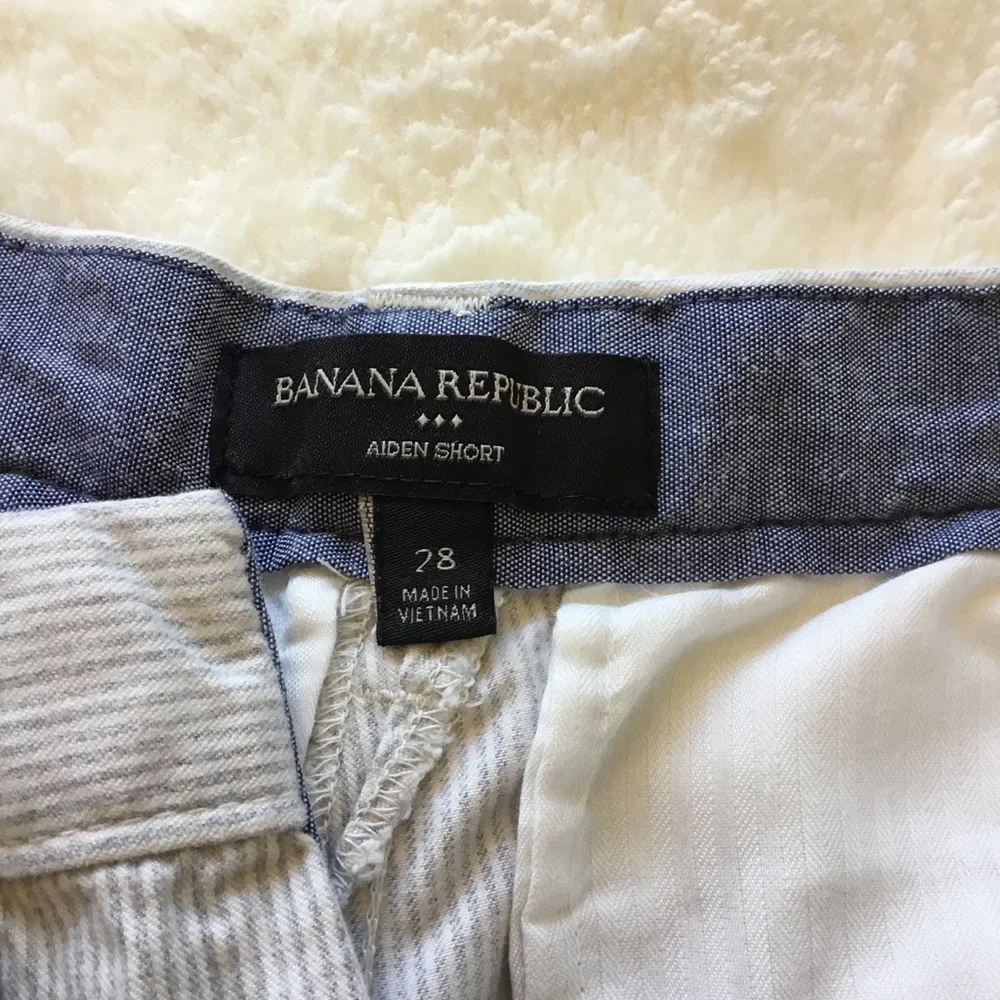 Banana Republic Light Gray Seersucker Aiden Shorts